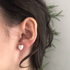 Puces d’oreilles CHOUQUETTE – porcelaine – Blanc