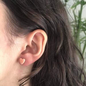 Puces d’oreilles CHOUQUETTE – porcelaine – Corail