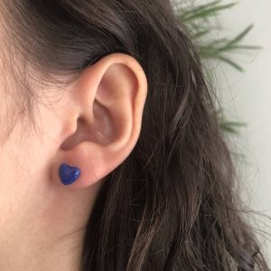 Puces d’oreilles CHOUQUETTE – porcelaine – Bleu marine