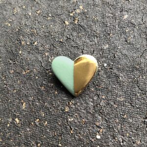 Broche Demi-Coeur – Porcelaine et Or – Vert