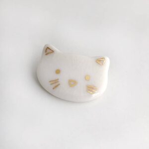 broche chat en porcelaine