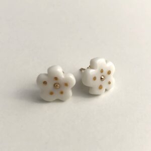 Puces d’oreilles – Fleurs – Porcelaine et Or – Blanc