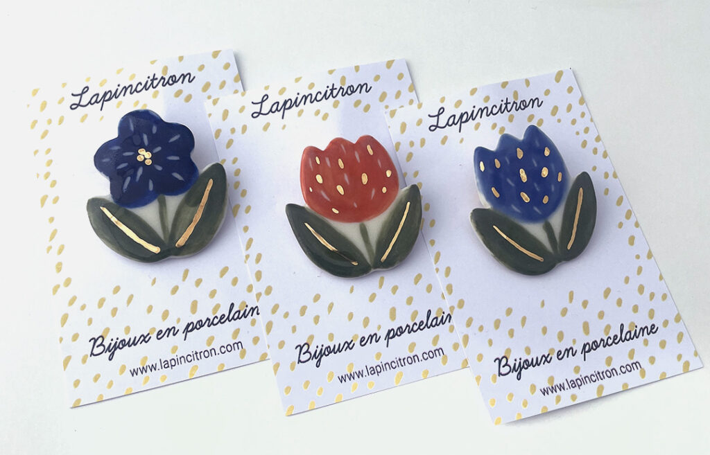 broche porcelaine fleurs
